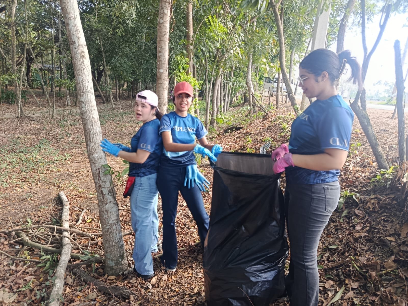 Fundación Te Quiero verde RD realiza jornada de limpieza en el parque Ecológico Rivera Del Jaya.