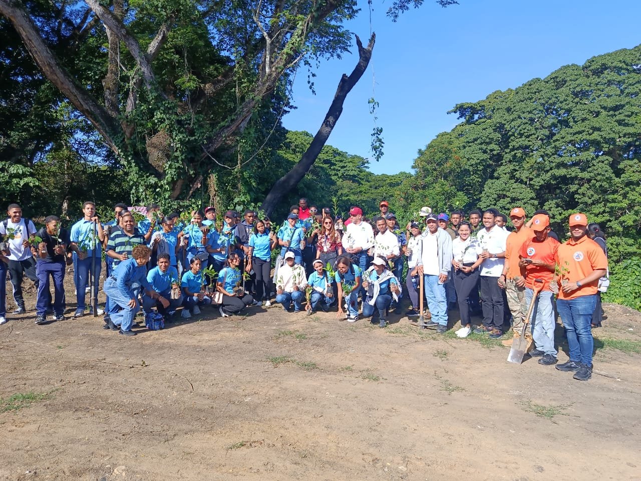 FUNDACIÓN TE QUIERO VERDE RD Jornada de Reforestación en el Río Jaya Sembramos vida para un futuro más verde.