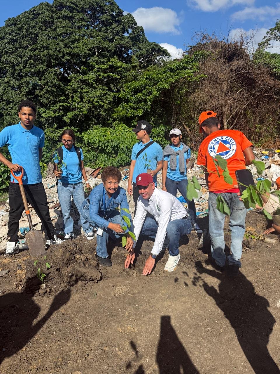 FUNDACIÓN TE QUIERO VERDE RD Jornada de Reforestación en el Río Jaya Sembramos vida para un futuro más verde.