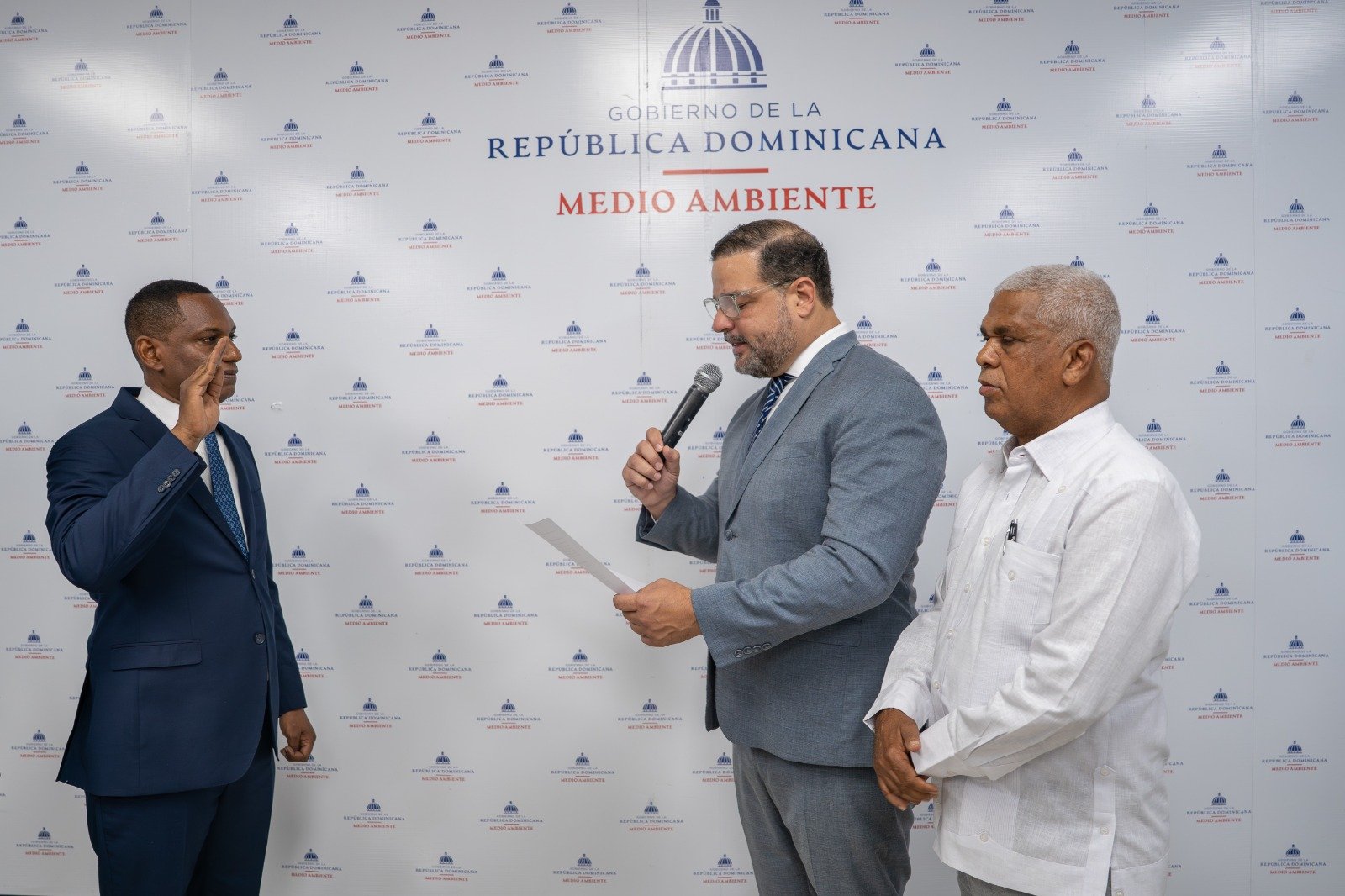 Ministro Paíno Henríquez juramenta a nuevo director ejecutivo de UTEPDA